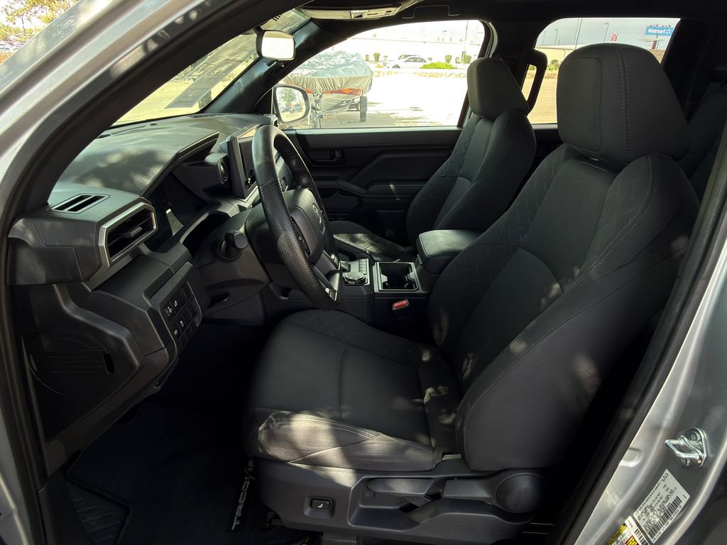Used 2025 Toyota Tacoma SR AWD/4WD image 17