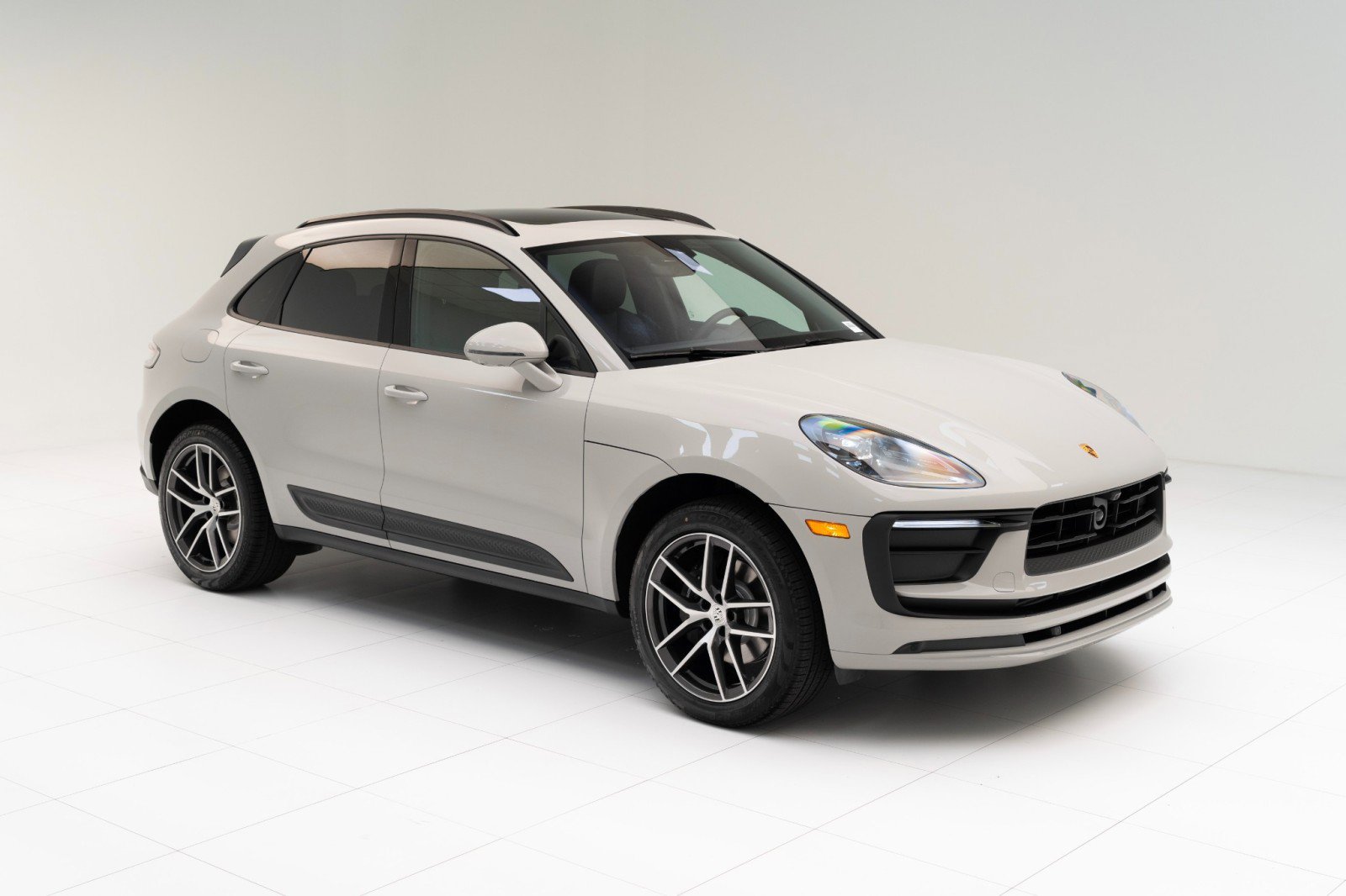 New 2025 Porsche Macan image 7