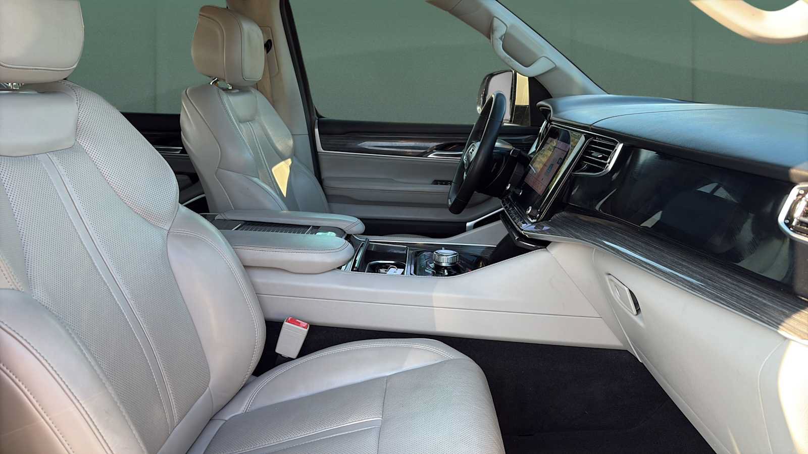 Used 2022 Jeep Wagoneer Series III w/ Flexible Seating Group AWD/4WD image 30
