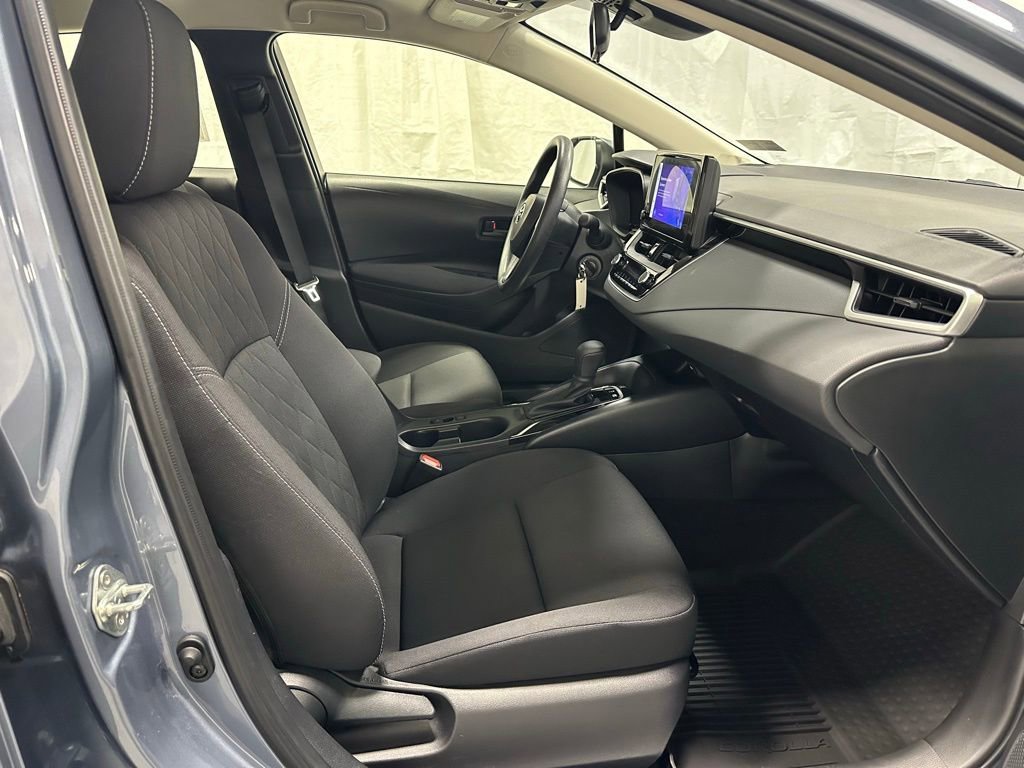 Used 2025 Toyota Corolla LE image 58