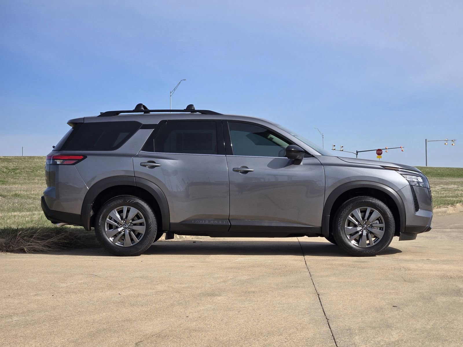 New 2026 Nissan Pathfinder SV image 7