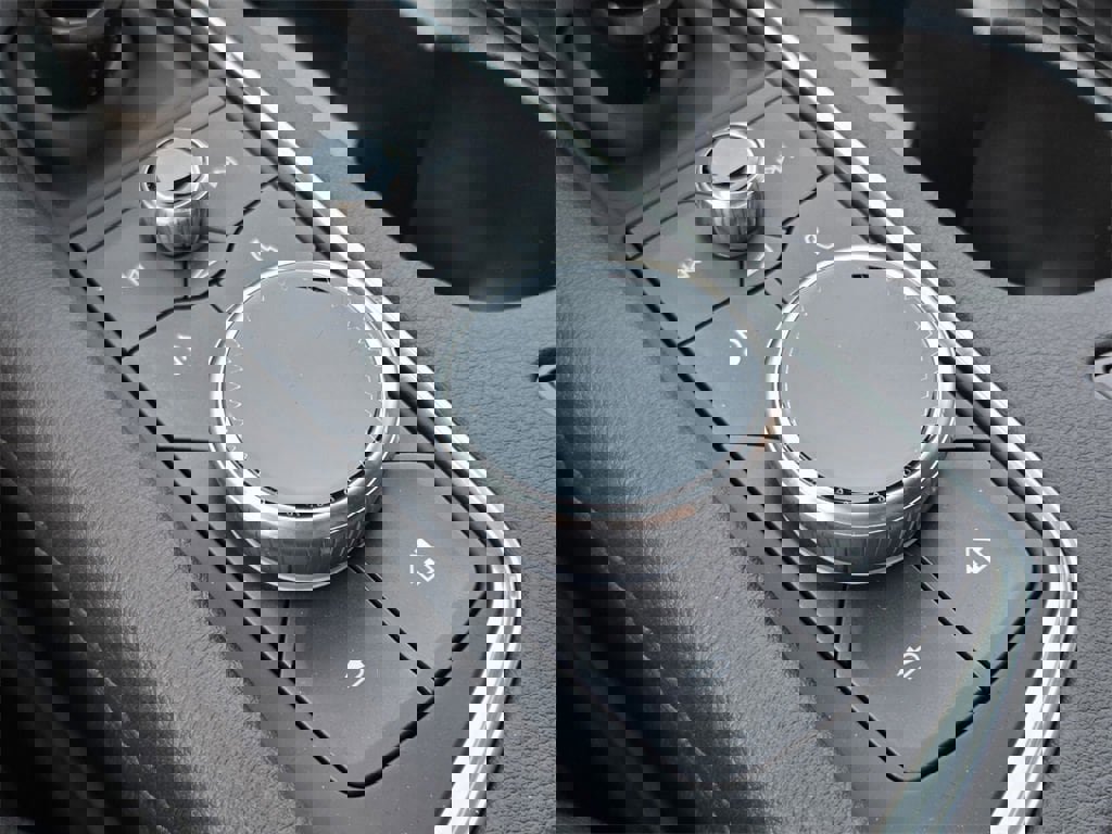 New 2025 Cadillac XT6 Luxury image 26