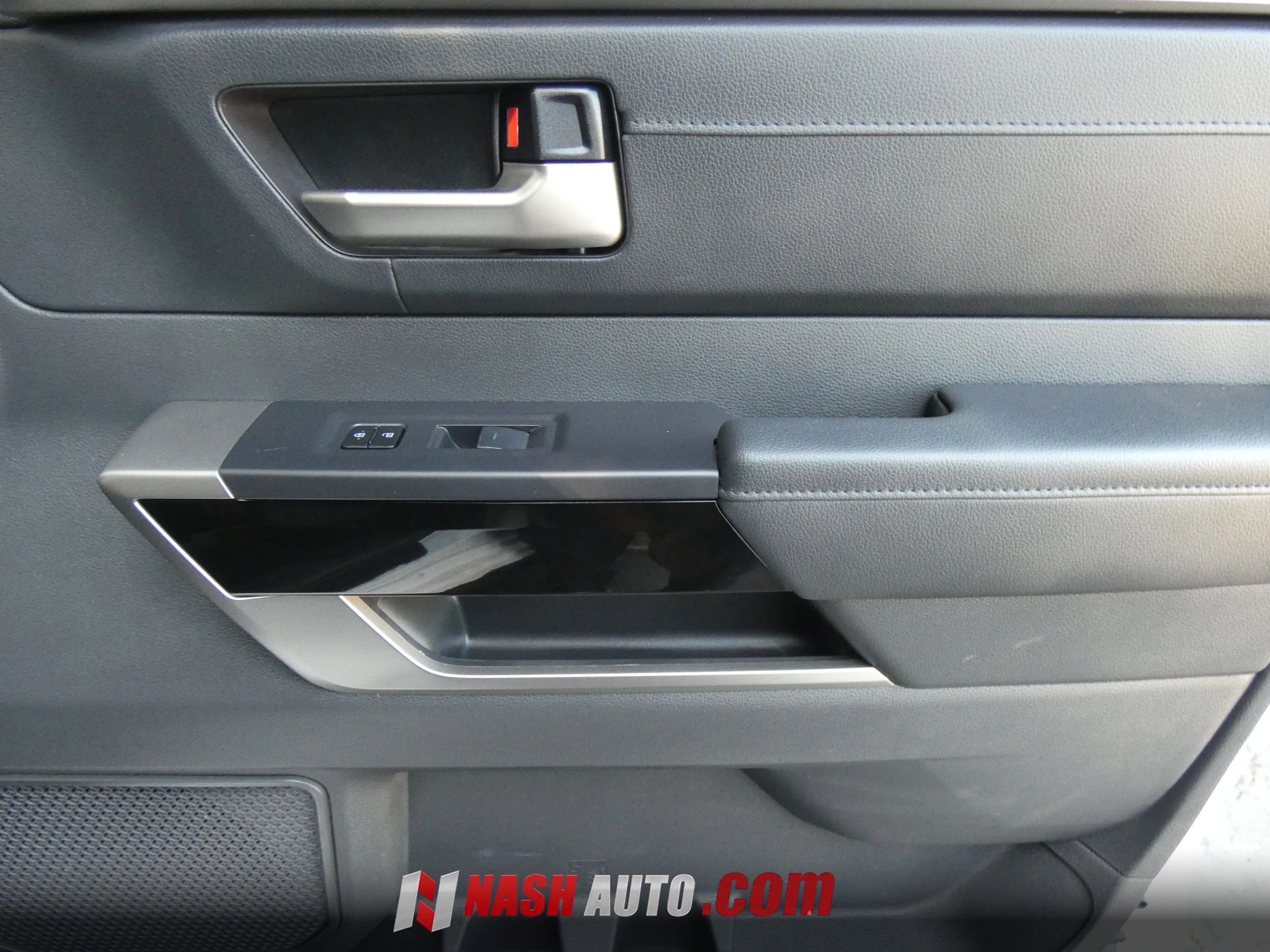 Used 2024 Toyota Tundra Limited AWD/4WD image 35