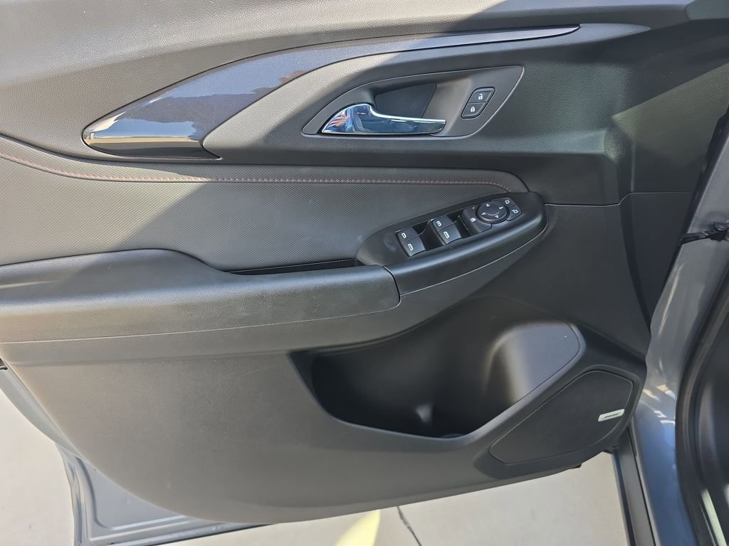 Used 2021 Chevrolet TrailBlazer RS w/ Technology Package image 14