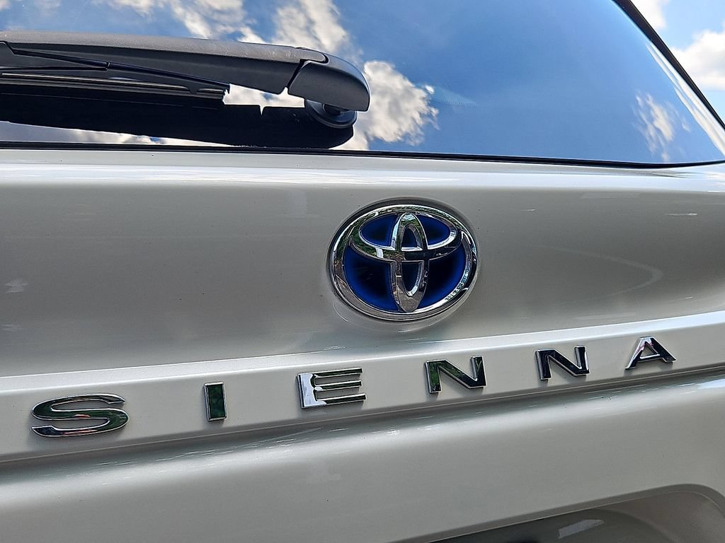 Used 2021 Toyota Sienna Platinum AWD/4WD image 32