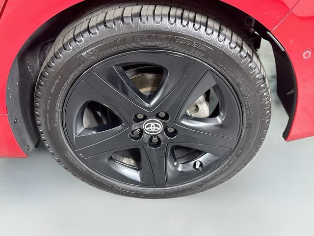 Certified 2021 Toyota Prius FWD image 31