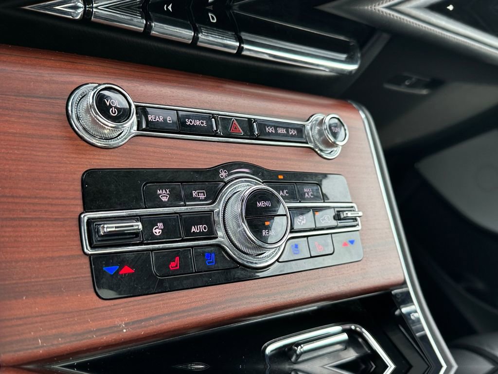 Used 2023 Lincoln Aviator Reserve w/ Equipment Group 201A image 16