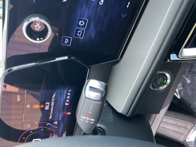 Certified 2025 Chevrolet Traverse LT w/ Driver Confidence Package image 25