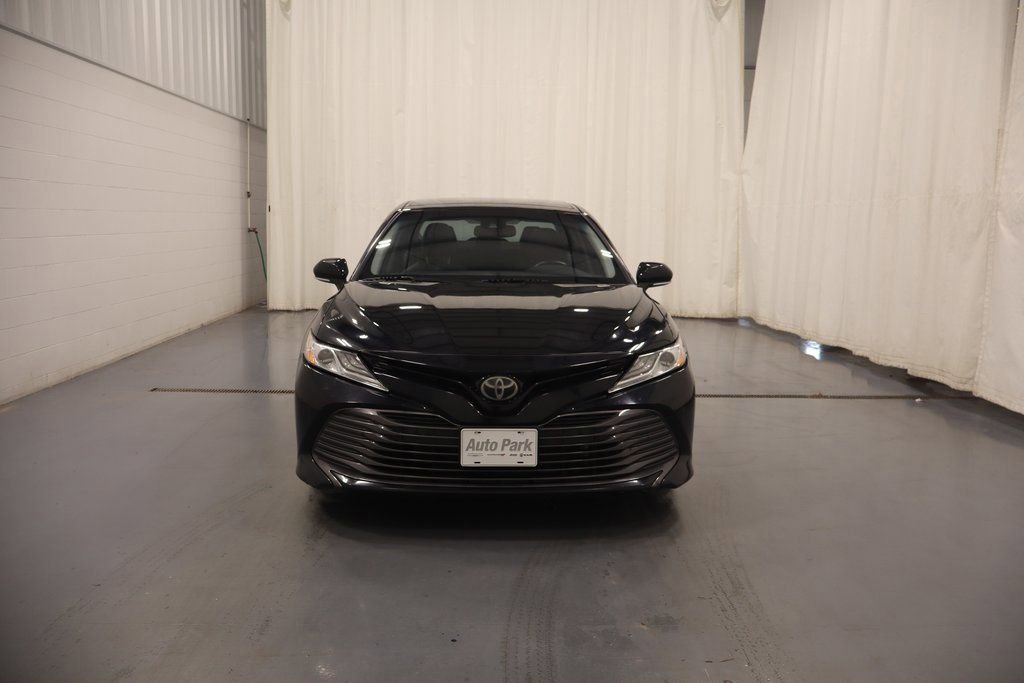Used 2018 Toyota Camry XLE image 3