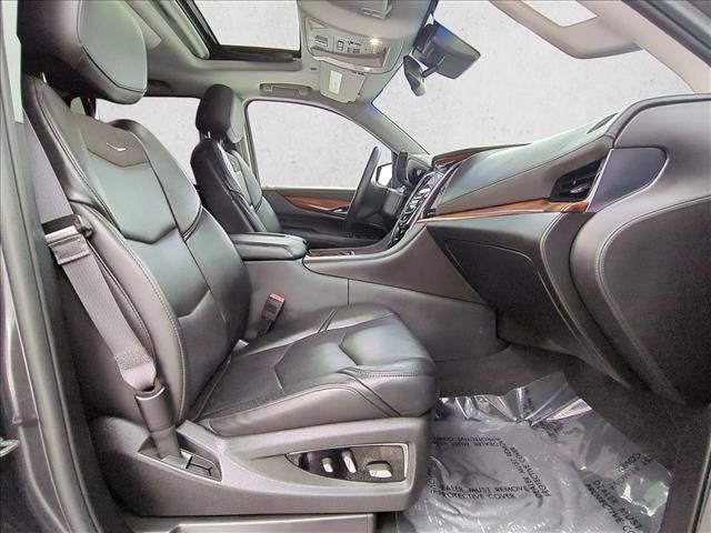 Used 2015 Cadillac Escalade Luxury RWD image 25