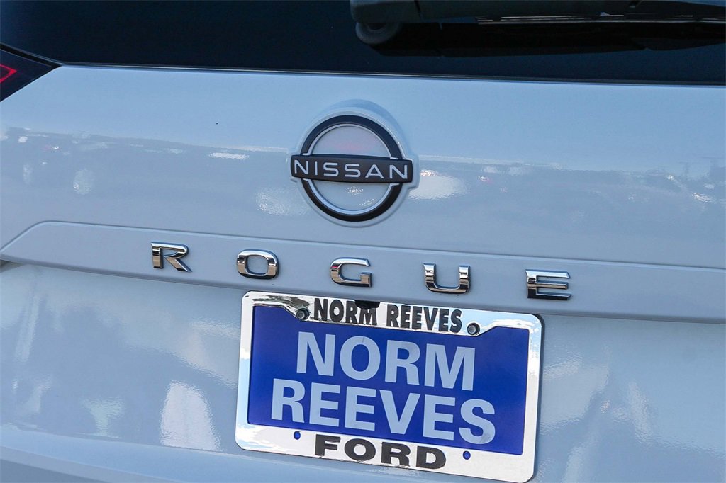 Used 2023 Nissan Rogue S image 12