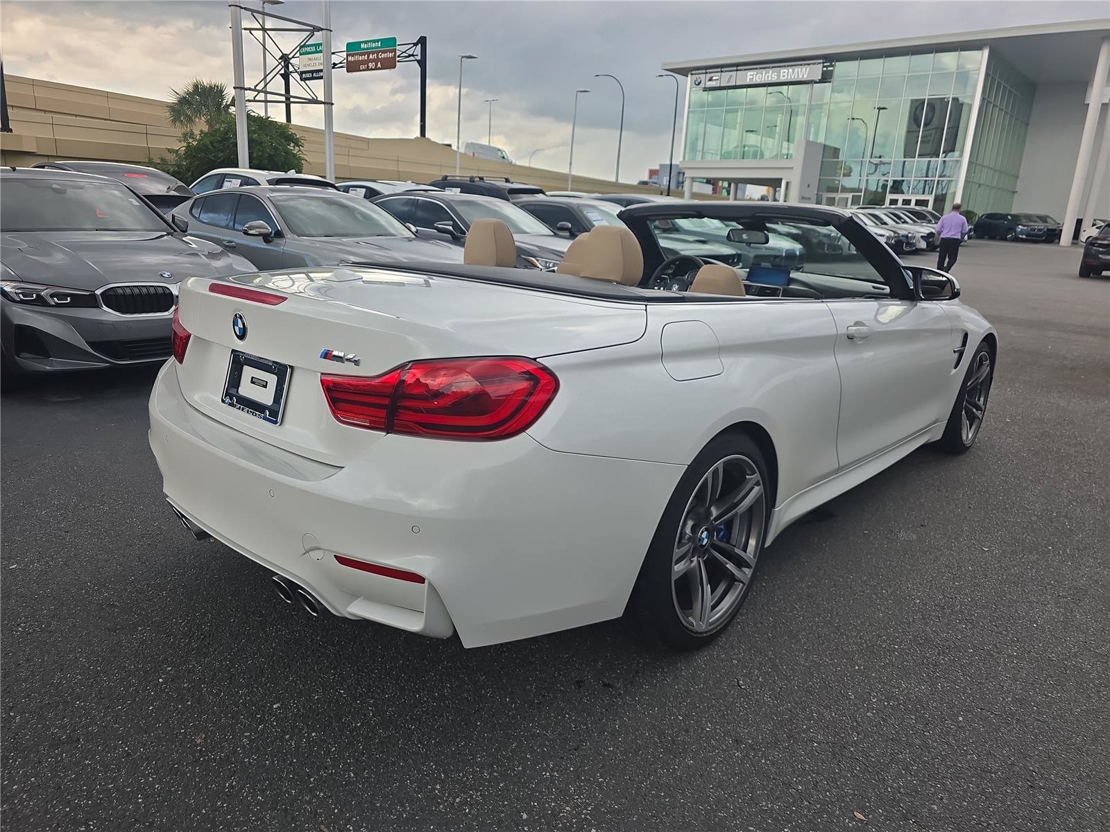Used 2018 BMW M4 Convertible RWD image 4