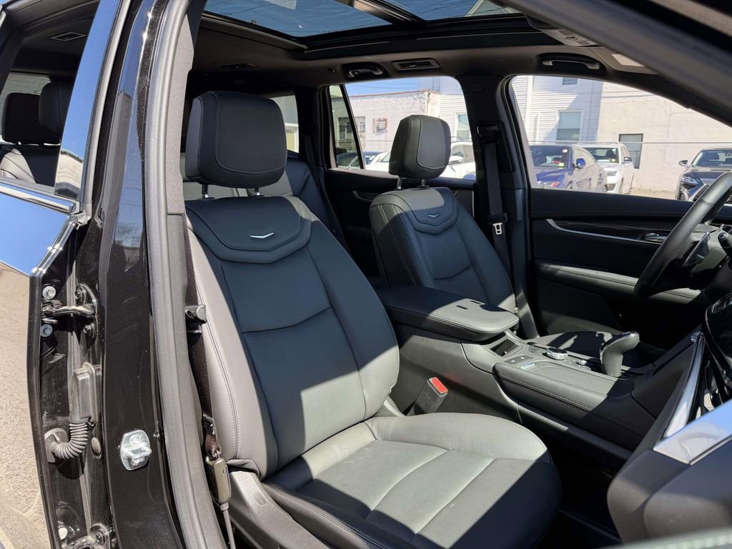 Used 2025 Cadillac XT6 Sport w/ LPO, Floor Liner Package image 10