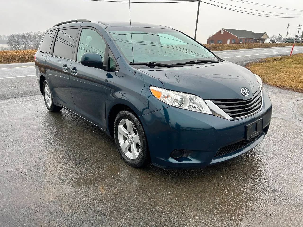 Used 2012 Toyota Sienna LE FWD image 4