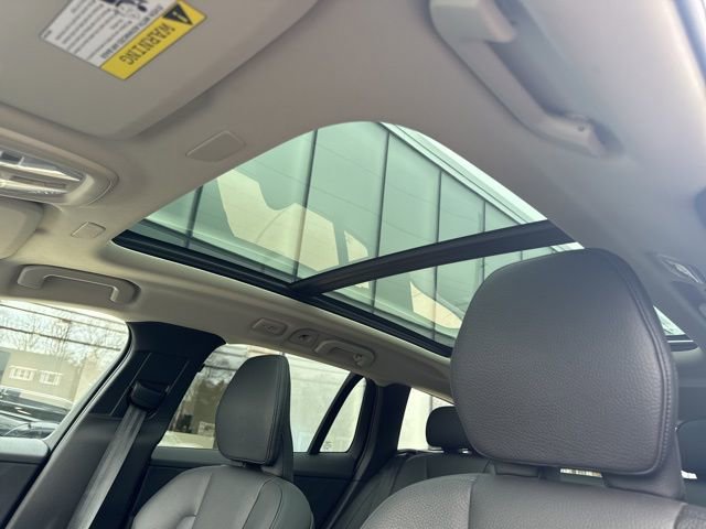 Used 2025 Volvo V60 B5 Cross Country Plus image 19