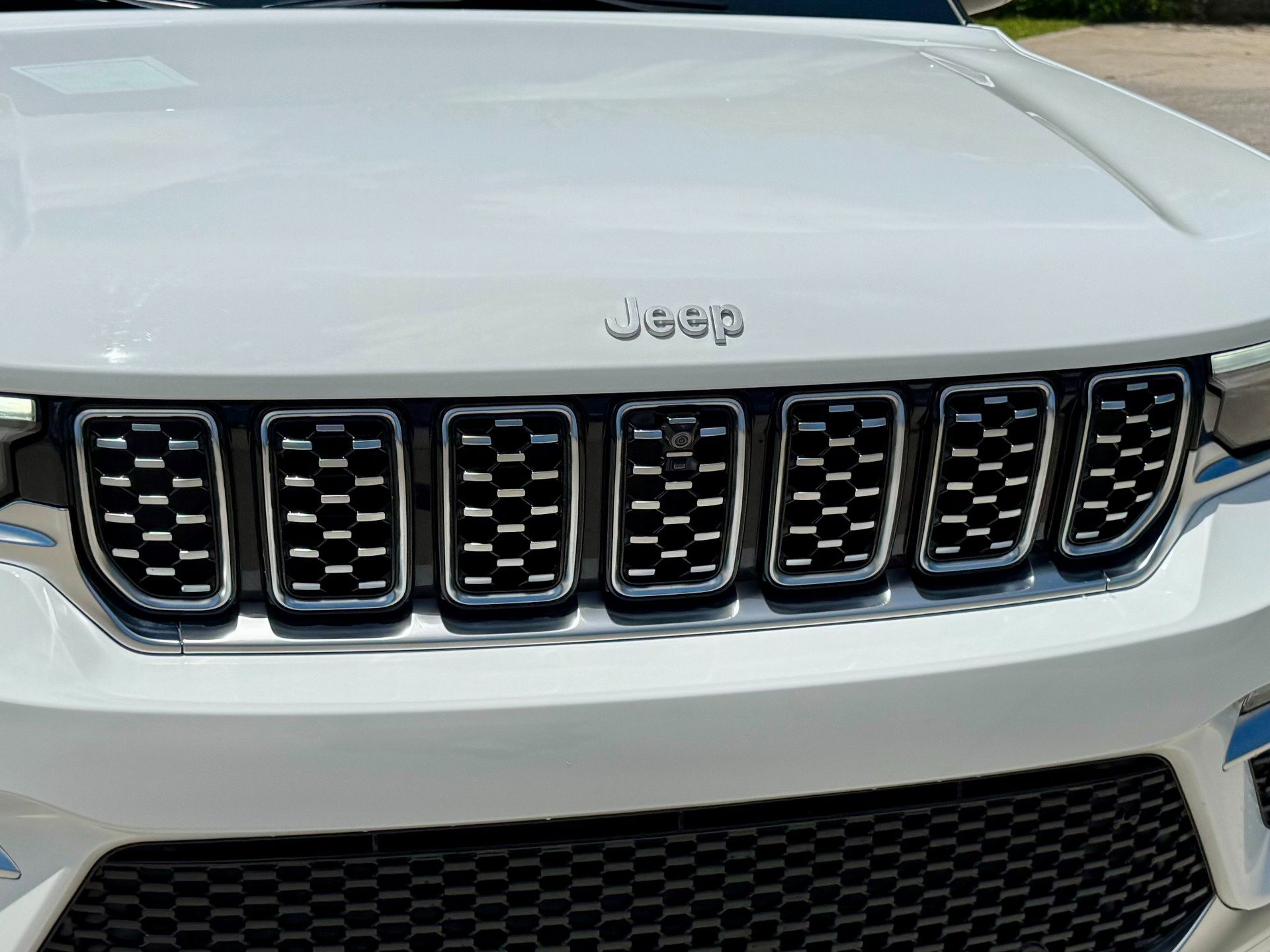 Used 2025 Jeep Grand Cherokee Summit AWD/4WD image 72