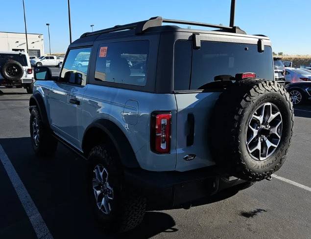 Used 2023 Ford Bronco Badlands AWD/4WD image 2
