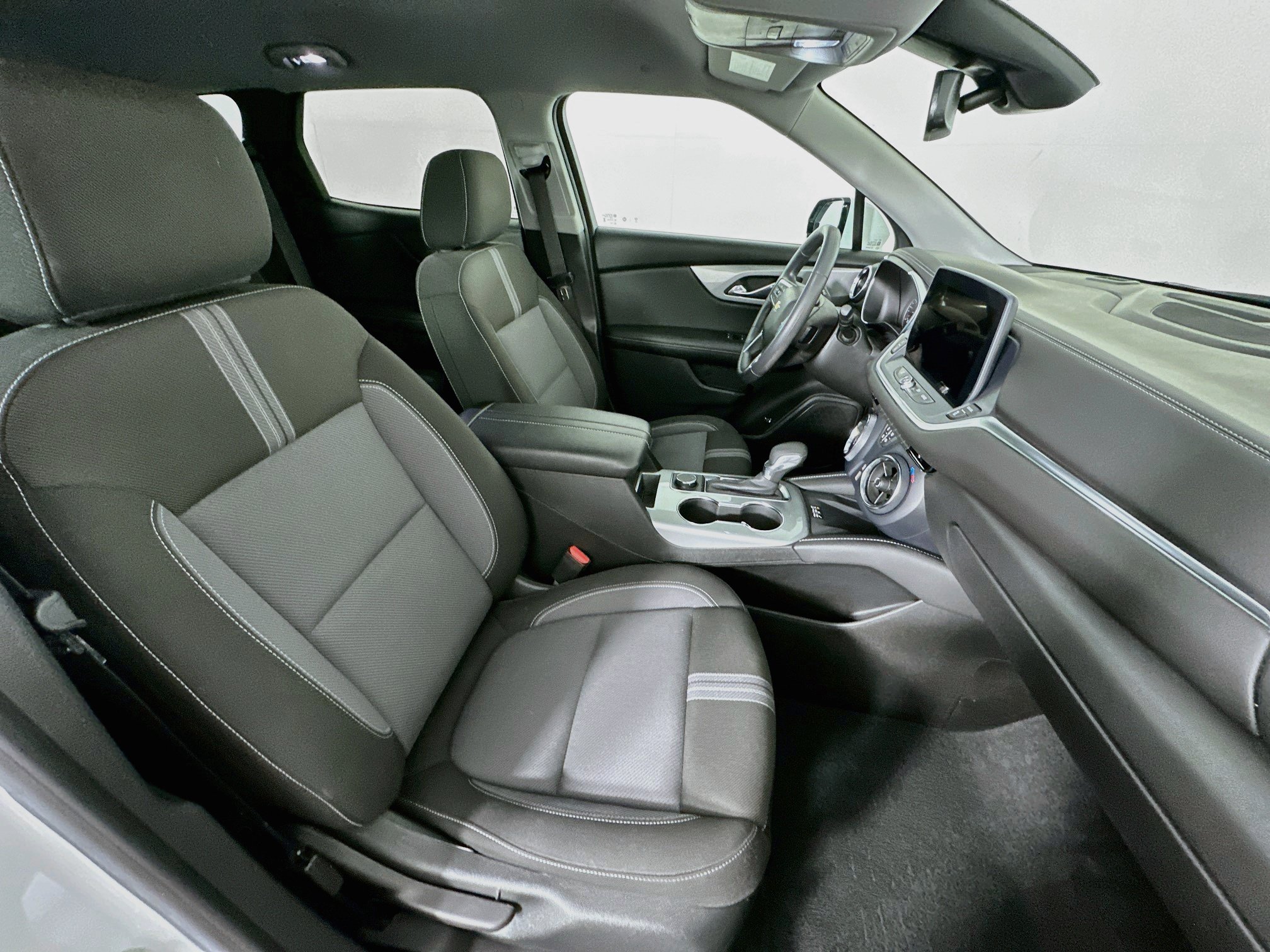 Used 2024 Chevrolet Blazer LT w/ Convenience Package FWD image 32