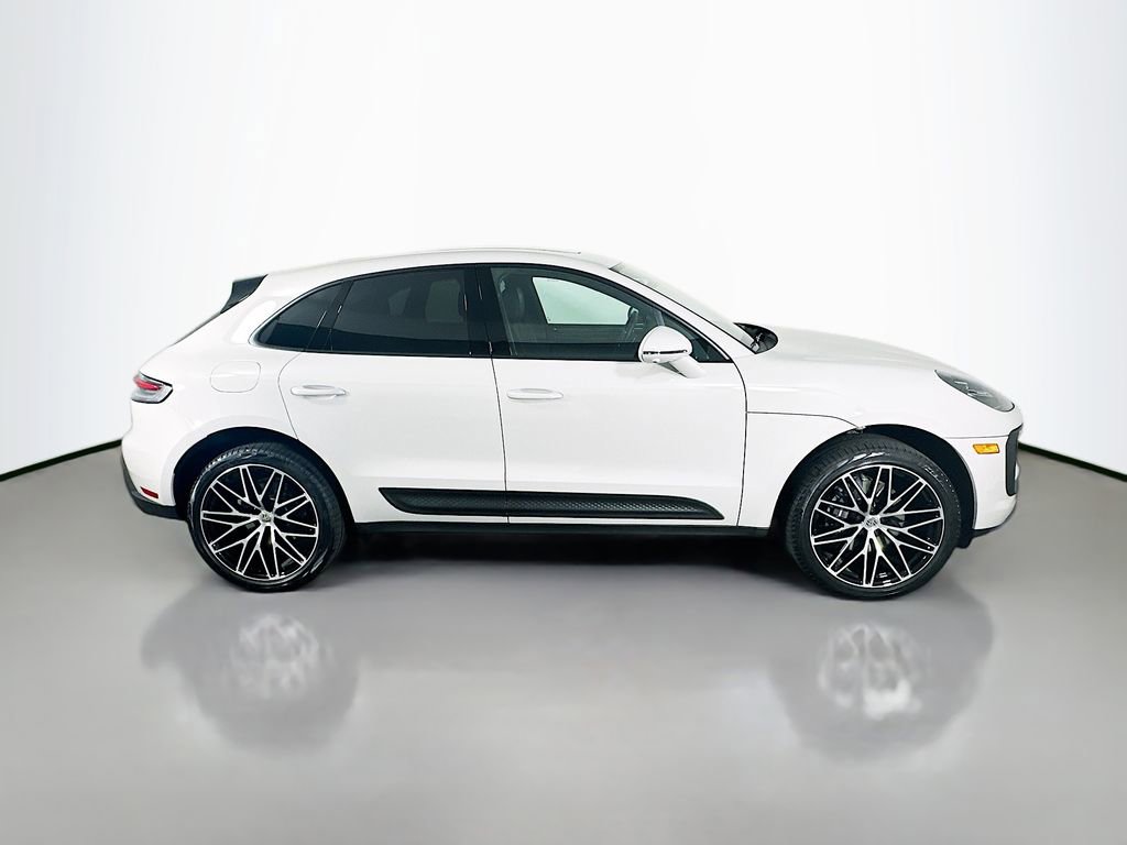 Certified 2026 Porsche Macan AWD/4WD image 8