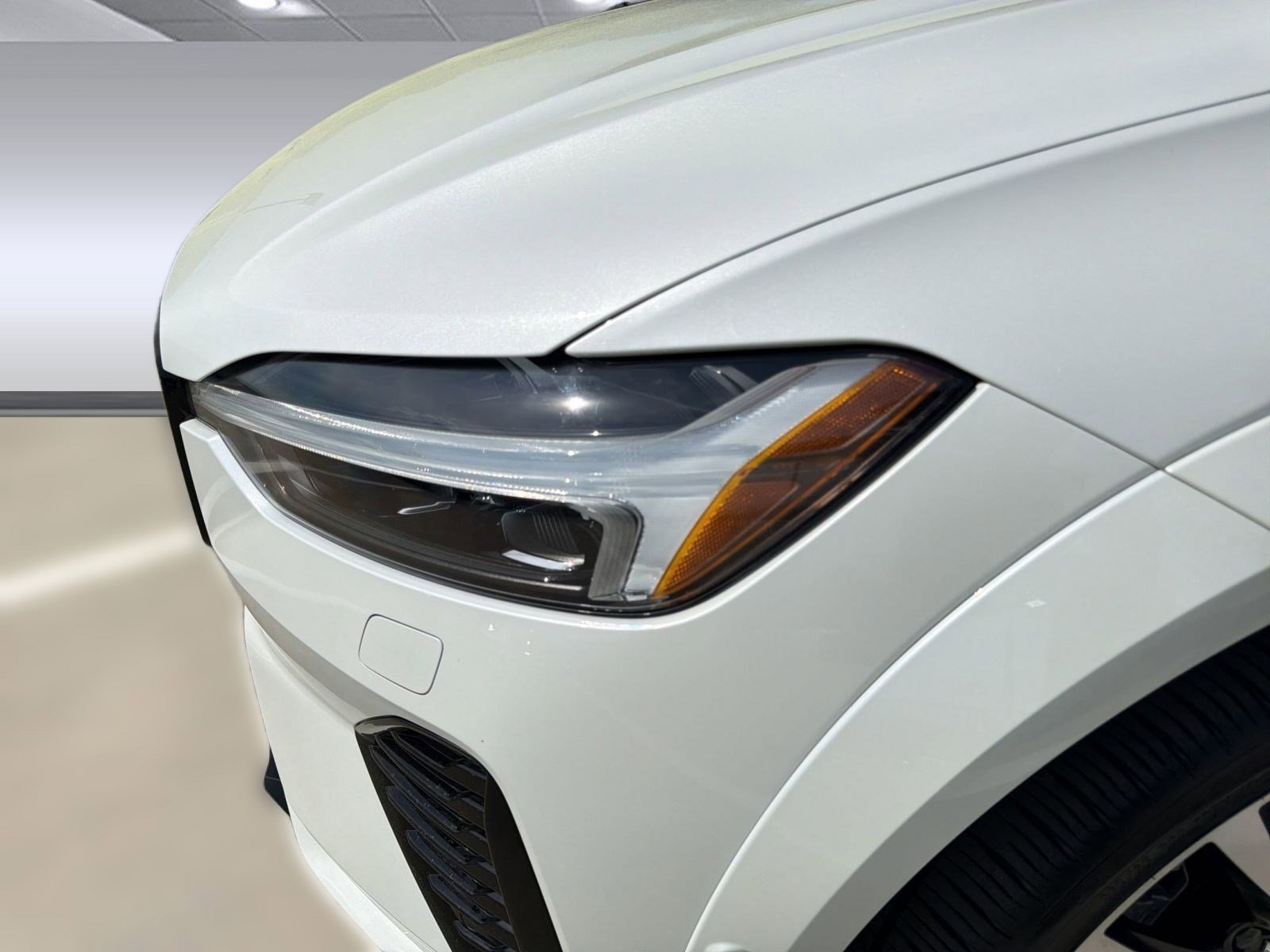 Used 2025 Volvo XC60 B5 Ultra w/ Protection Package Premier image 11