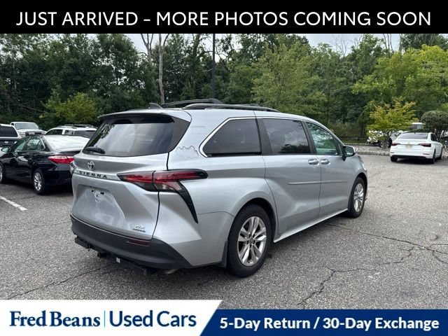 Used 2022 Toyota Sienna XLE w/ XLE Plus Package FWD image 9