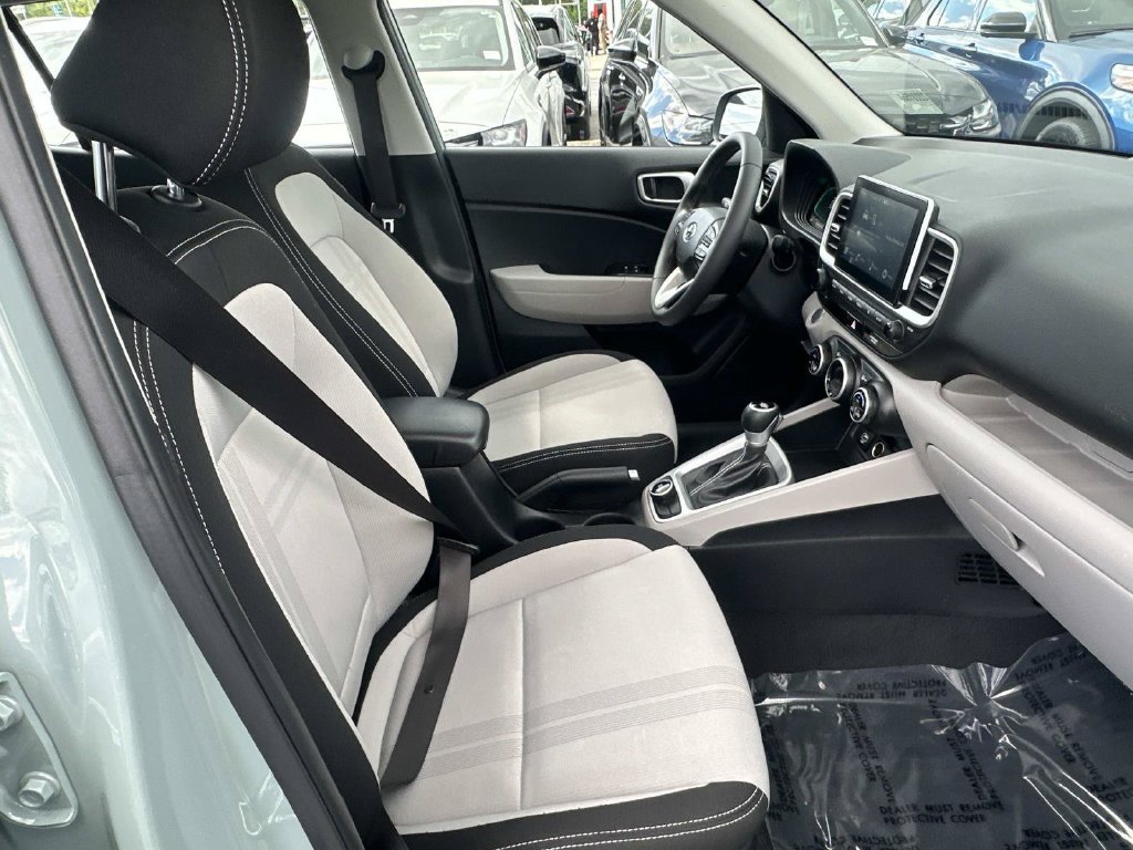 Used 2025 Hyundai Venue SEL FWD image 32