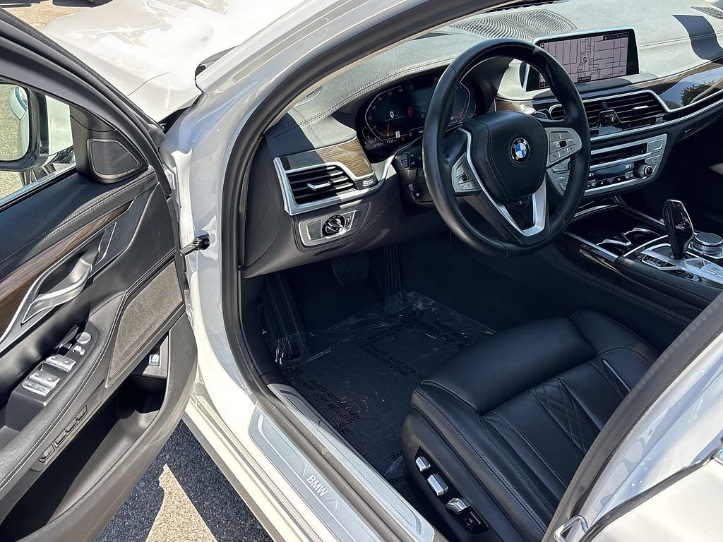 Used 2022 BMW 750i xDrive AWD/4WD image 10