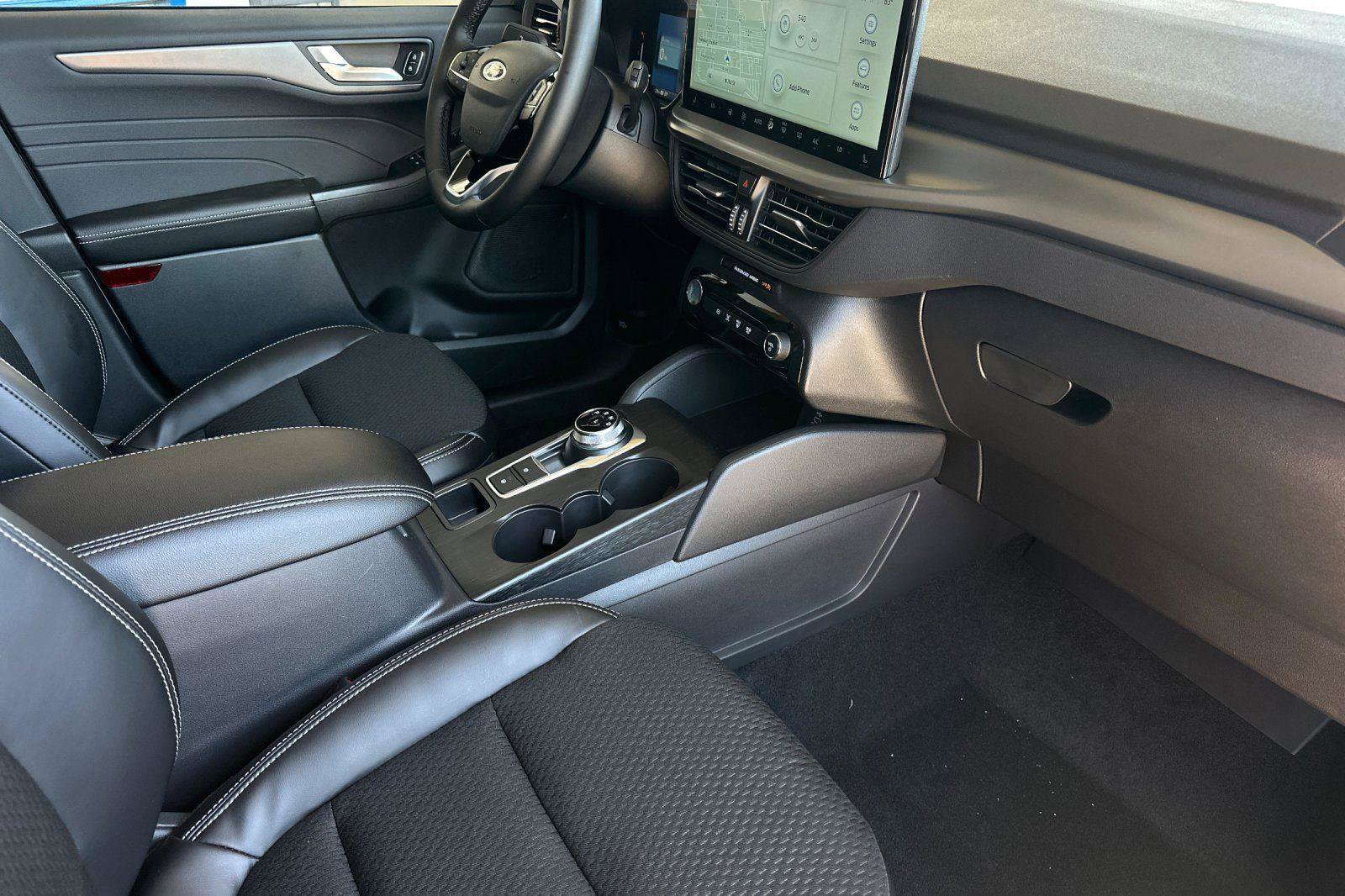 New 2025 Ford Escape SE image 13