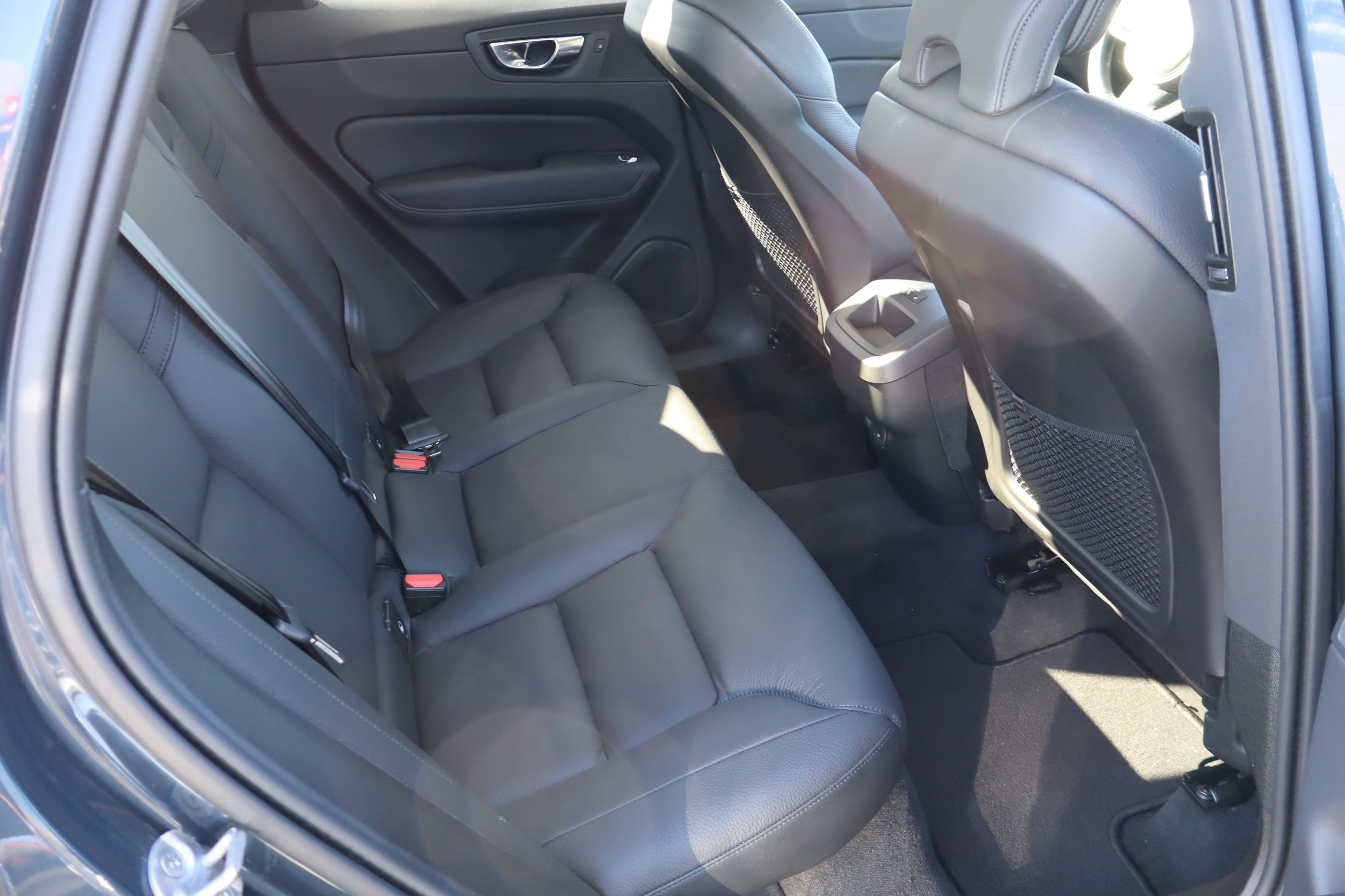 Used 2025 Volvo XC60 B5 Plus image 34