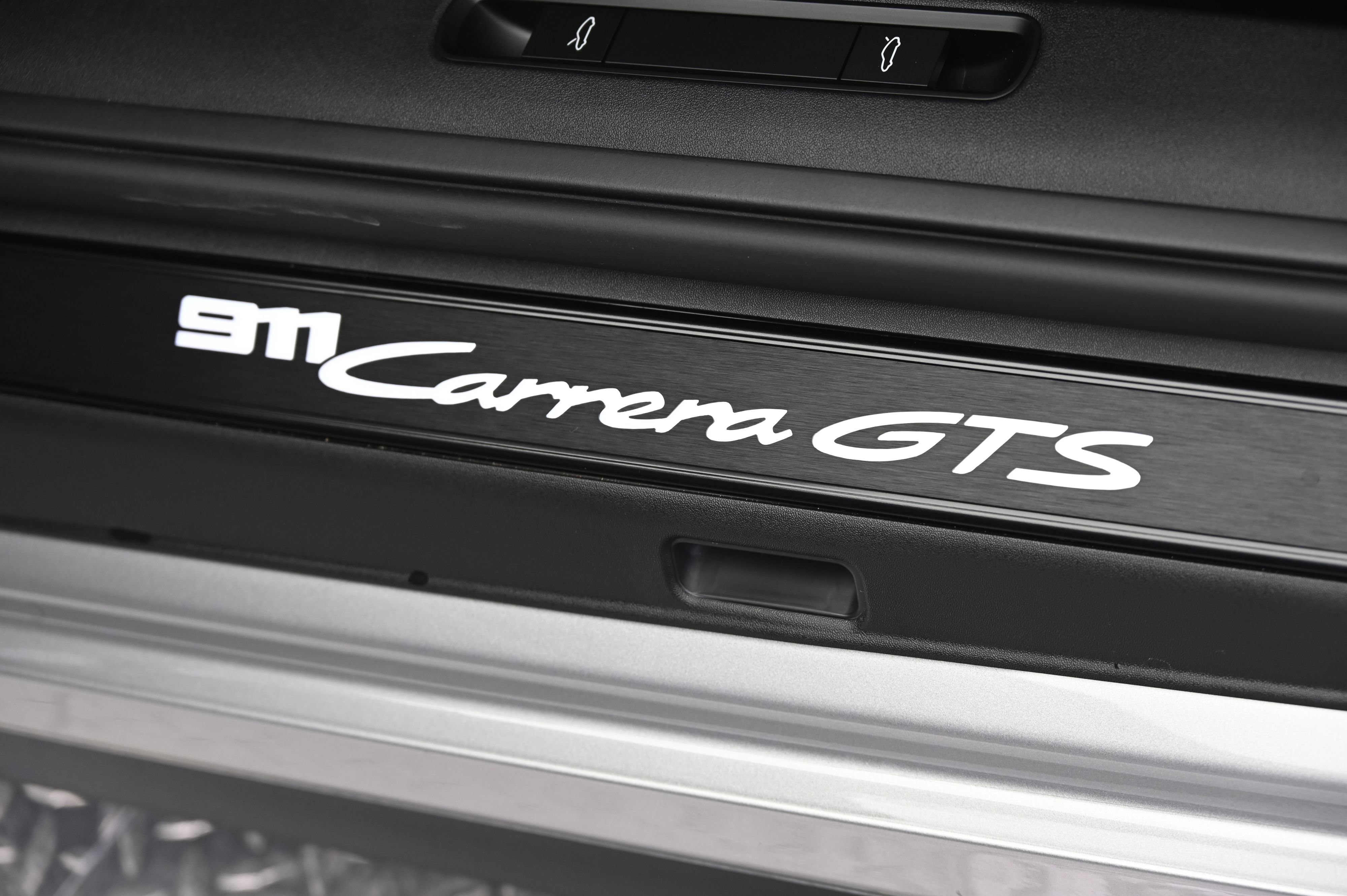 Certified 2025 Porsche 911 Carrera GTS RWD image 24