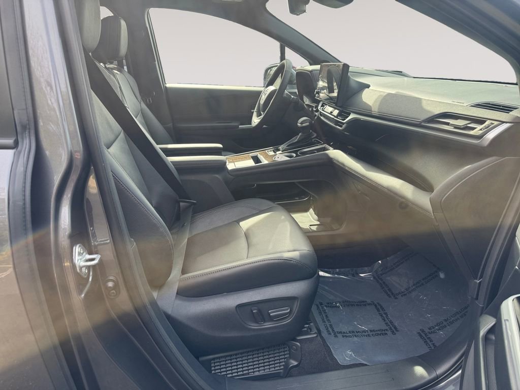 Used 2025 Toyota Sienna Platinum image 15