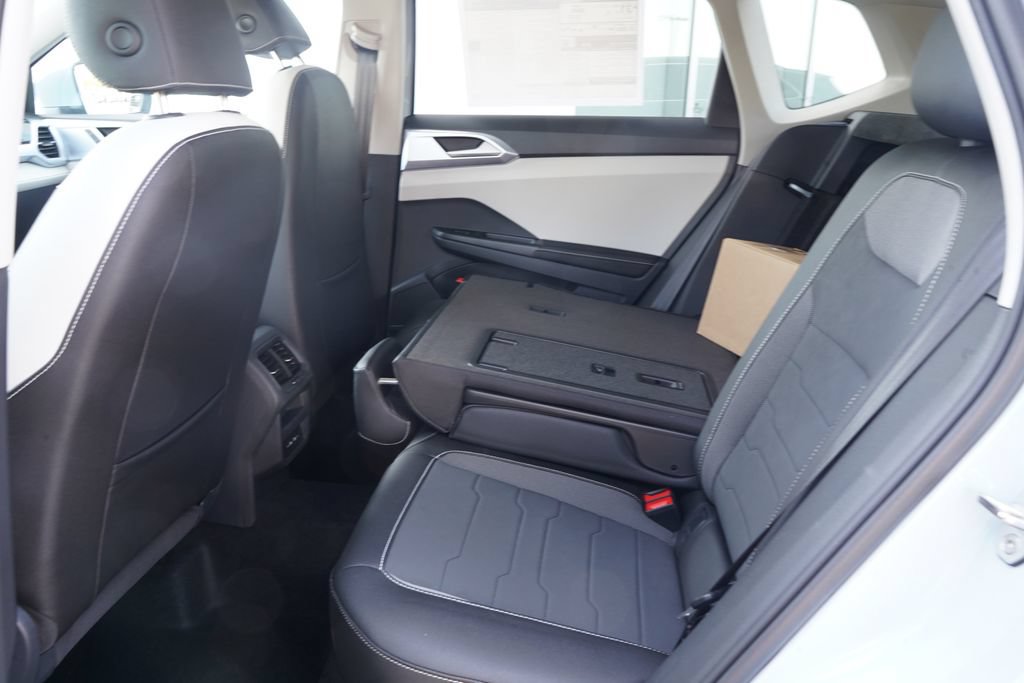 New 2026 Volkswagen Taos SE FWD image 7