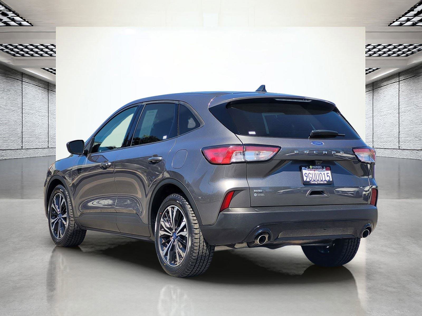 Used 2022 Ford Escape SE w/ SE Sport Appearance Package image 9