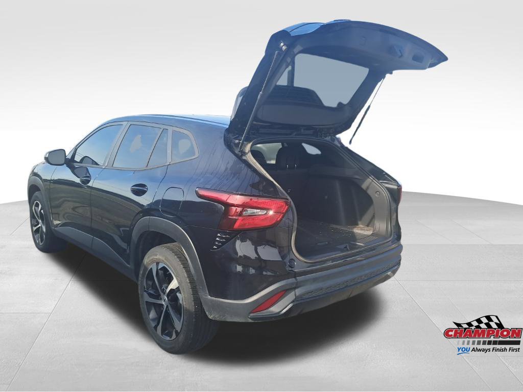 Used 2025 Chevrolet Trax RS w/ Driver Confidence Package FWD image 25