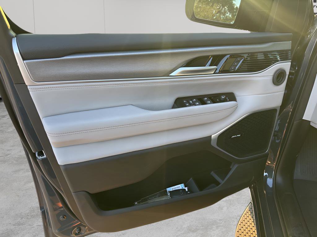 New 2025 Jeep Wagoneer 4WD w/ Convenience Group I image 25