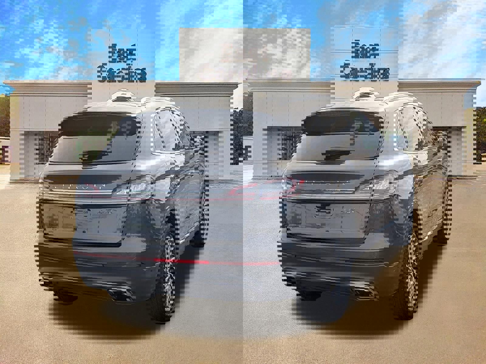 Used 2020 Lincoln Nautilus Reserve w/ Equipment Group 201A image 3