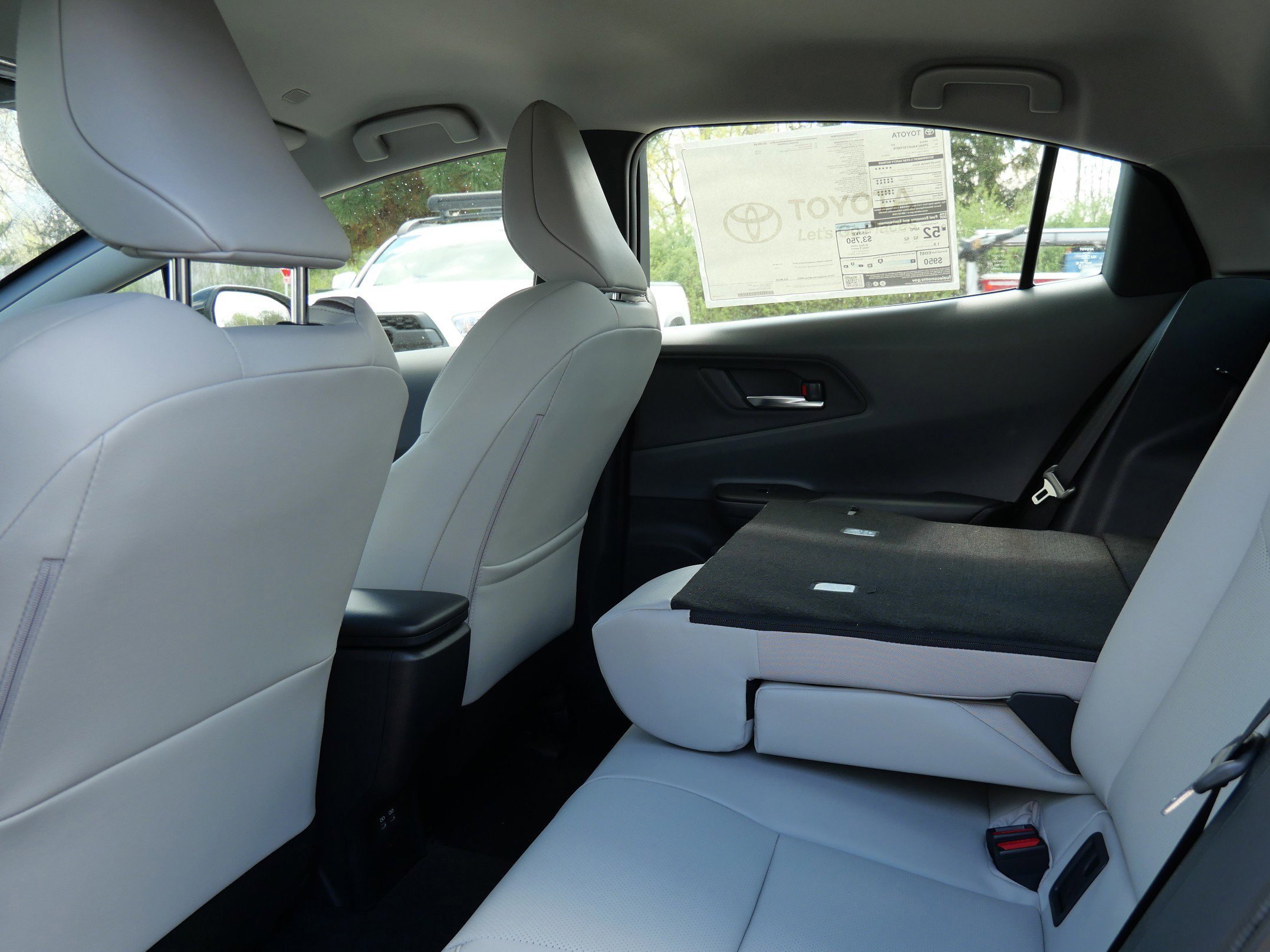 New 2026 Toyota Prius XLE FWD image 6
