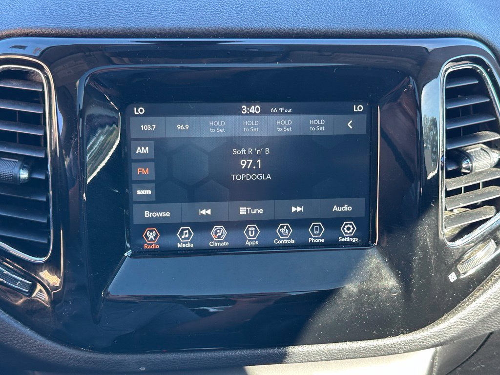 Used 2019 Jeep Compass Latitude FWD image 28