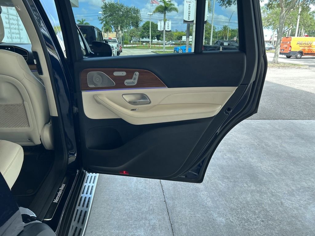 Used 2022 Mercedes-Benz GLS 450 4MATIC image 40