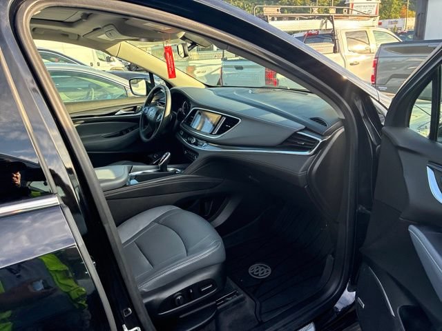 Used 2020 Buick Enclave Essence w/ Sound and Sites Package AWD/4WD image 8