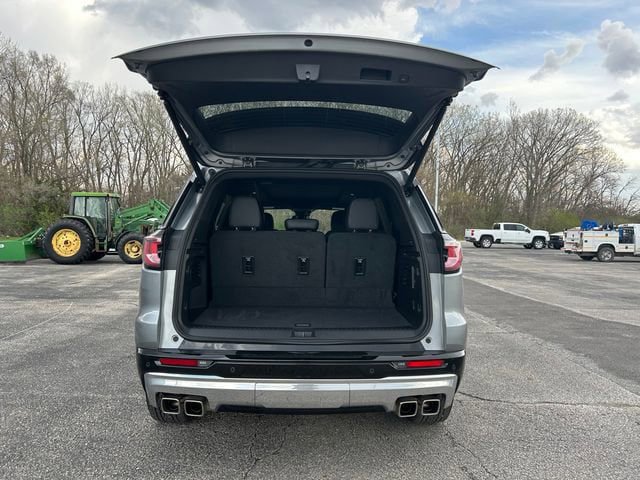 Used 2025 GMC Acadia Denali w/ LPO, Floor Liner Package AWD/4WD image 18