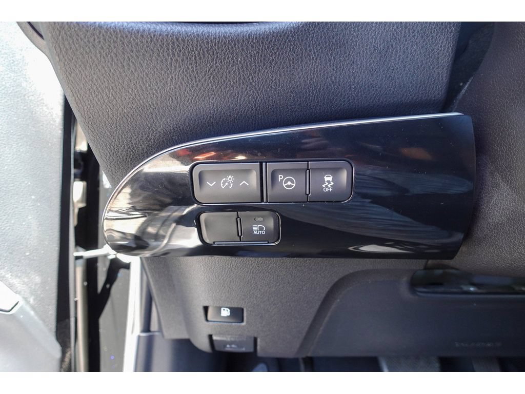 Certified 2022 Toyota Prius LE FWD image 13