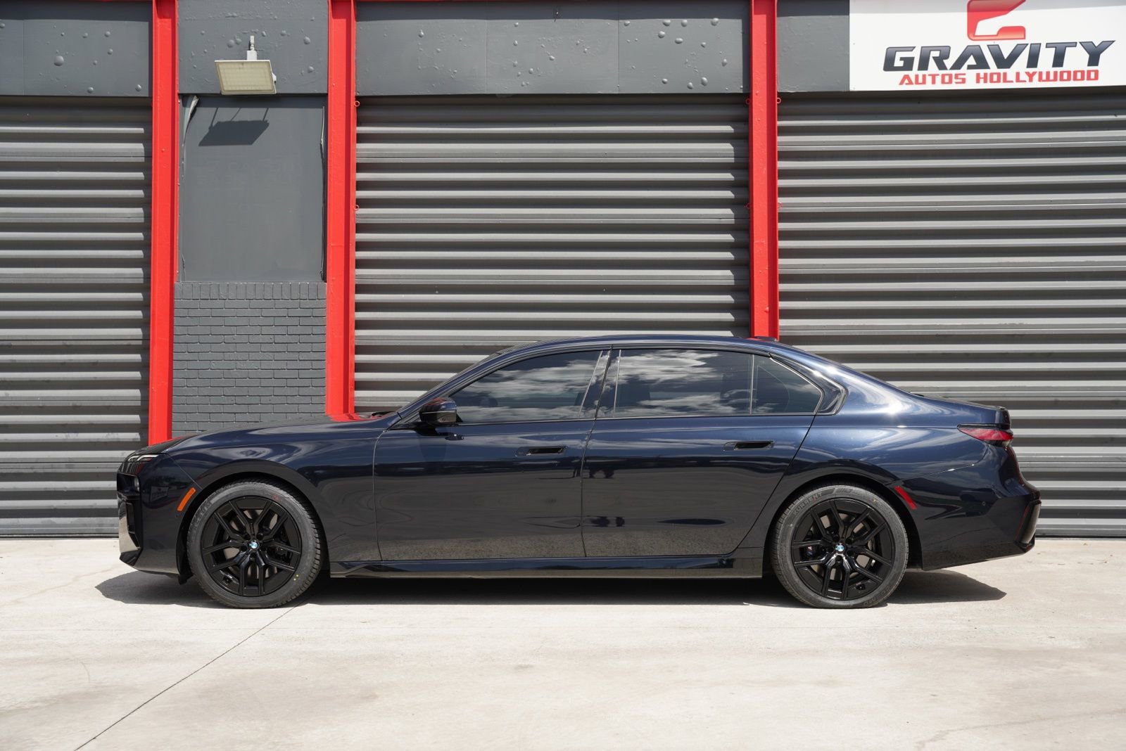 Used 2023 BMW 740i image 11