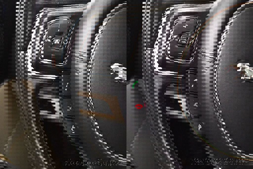 Used 2015 Jaguar XJ image 35