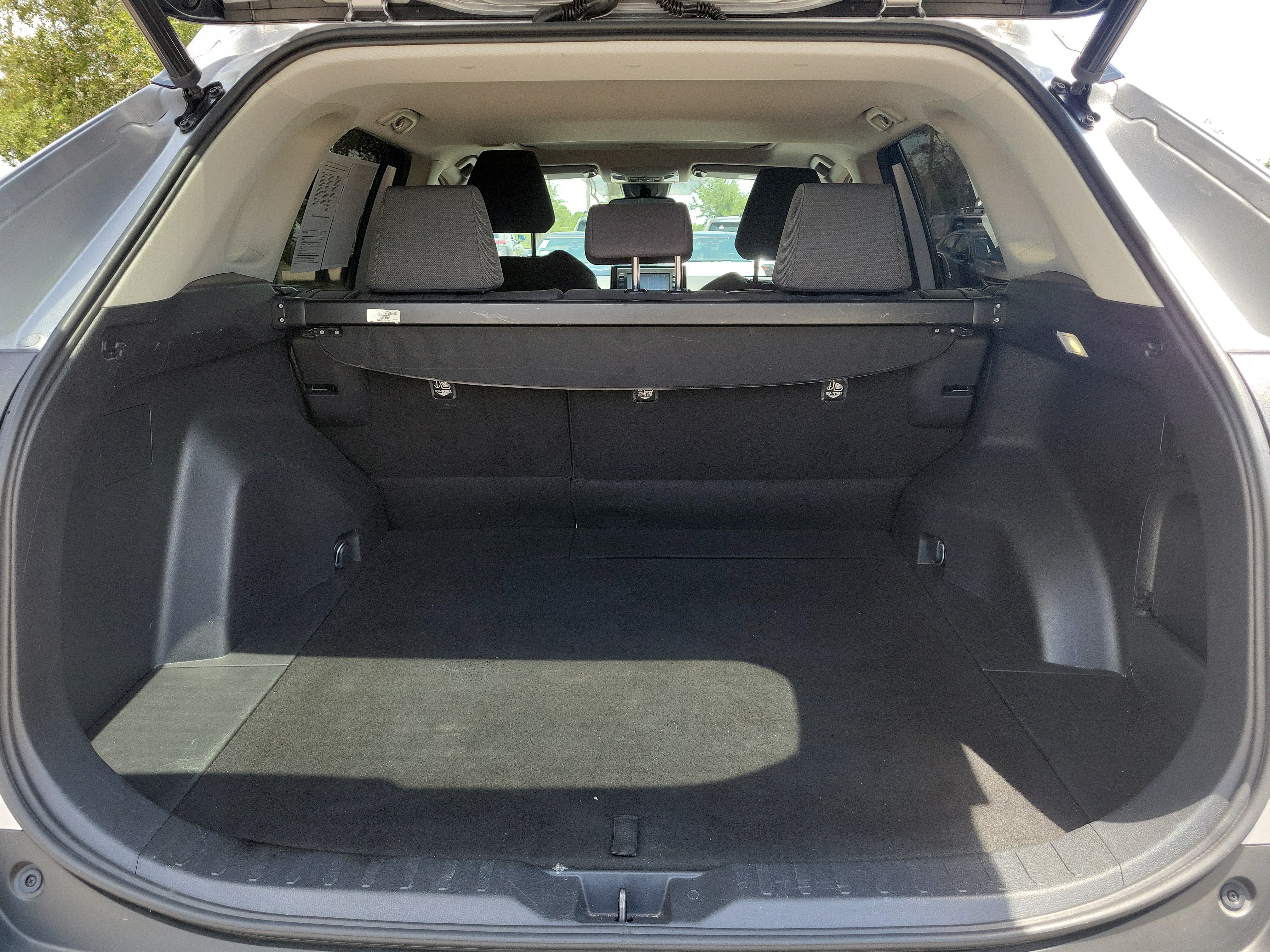 Used 2022 Toyota RAV4 XLE w/ Convenience Package AWD/4WD image 11