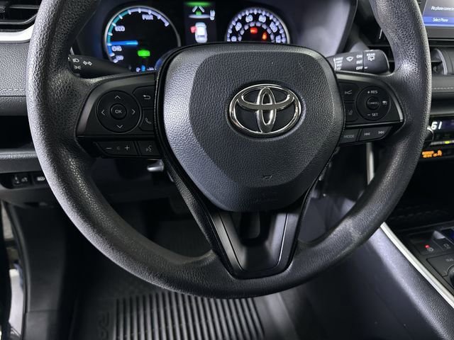 Used 2021 Toyota RAV4 LE AWD/4WD image 11