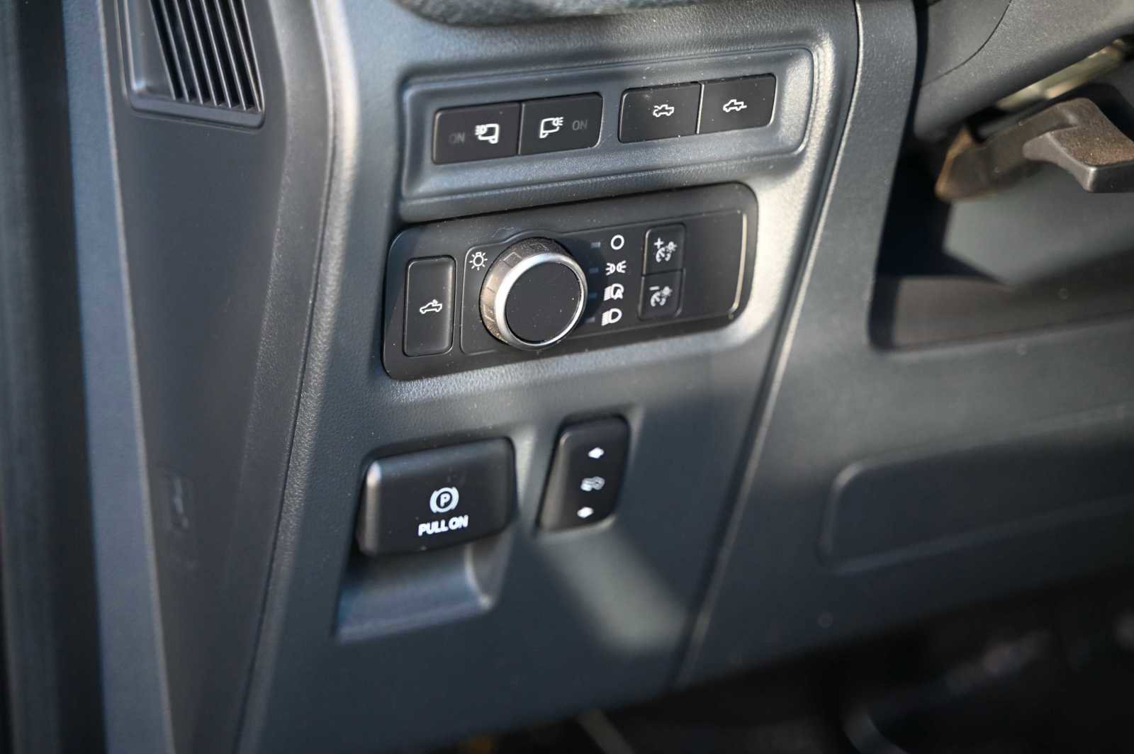 Used 2022 Ford F150 Lightning Lariat image 14
