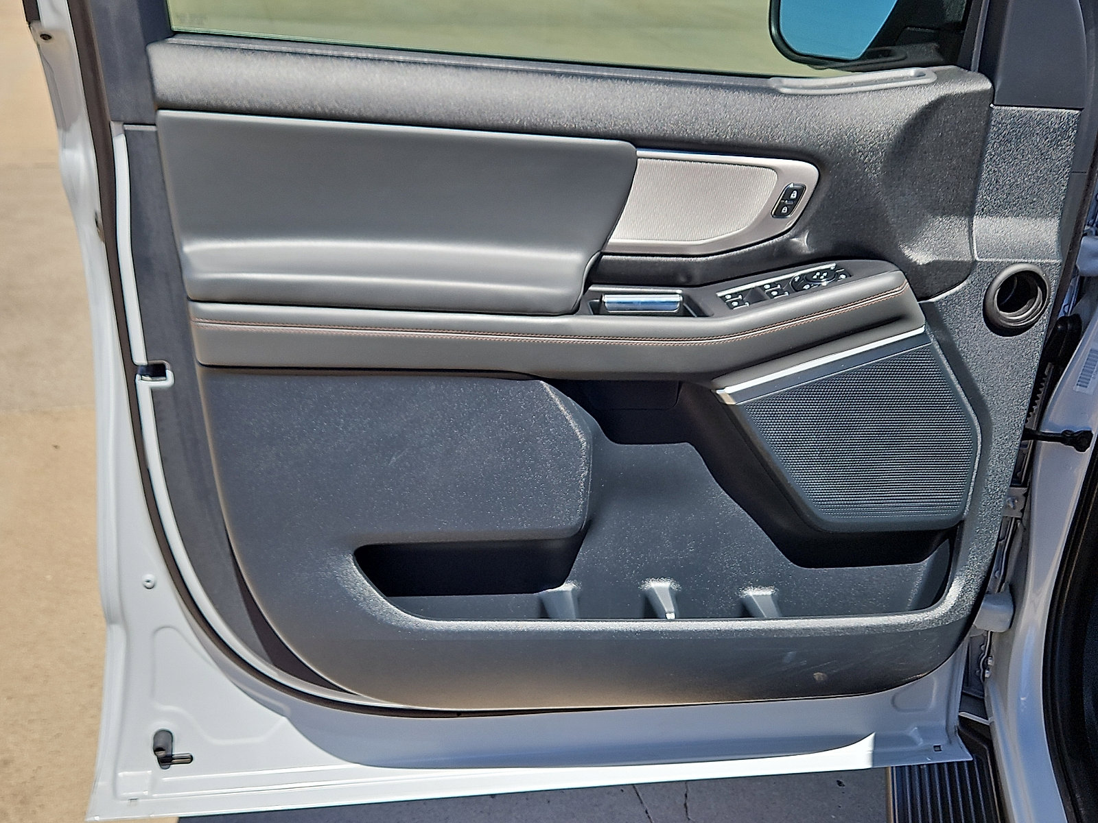 Used 2025 Ford Expedition Max Active image 14