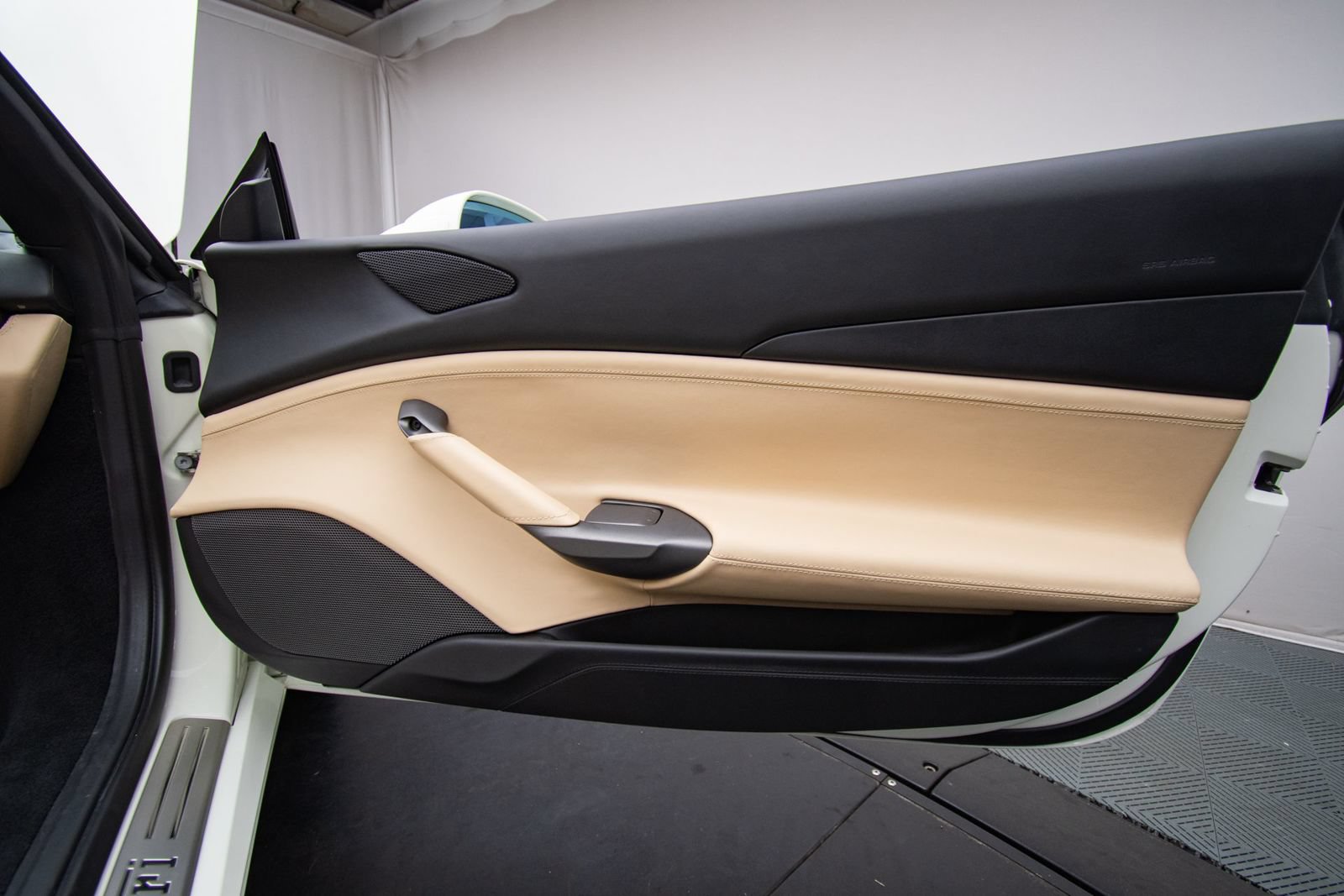 Used 2018 Ferrari 488 Spider RWD image 40