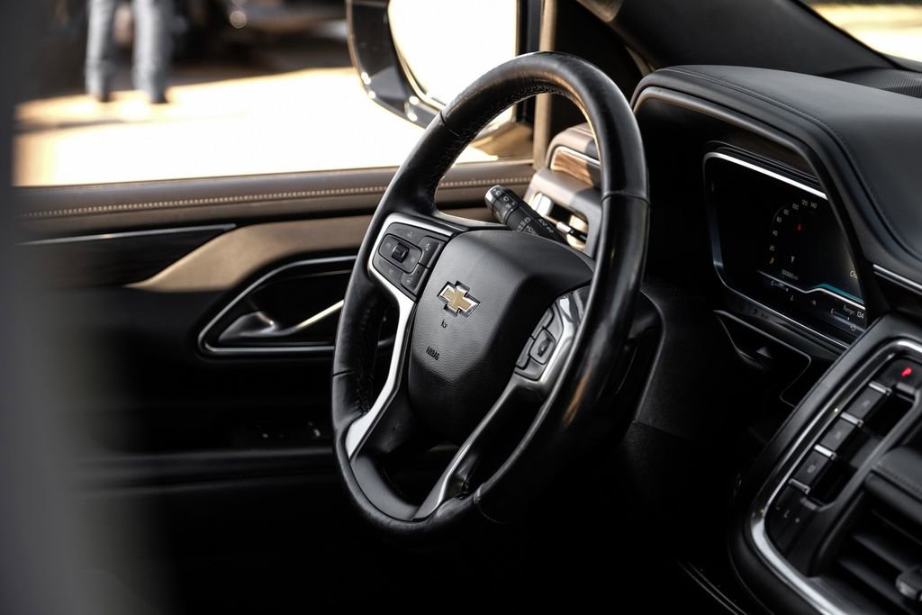 Used 2022 Chevrolet Suburban LT w/ Luxury Package image 11